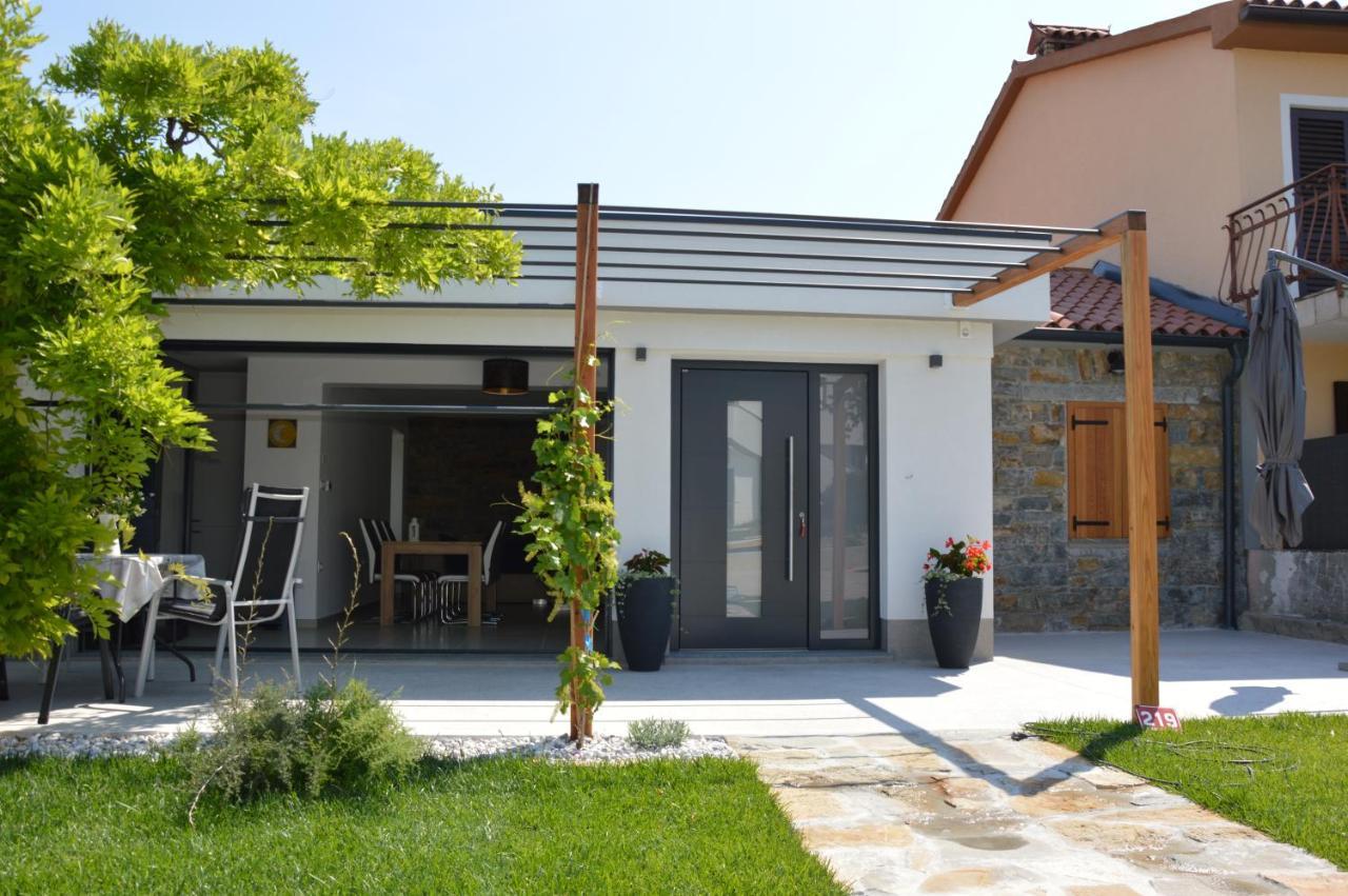 Casa Miranda - Family Comfort In A Quiet Area, Near The Sea, With Bbq And Free Parking Zgornje Skofije Extérieur photo