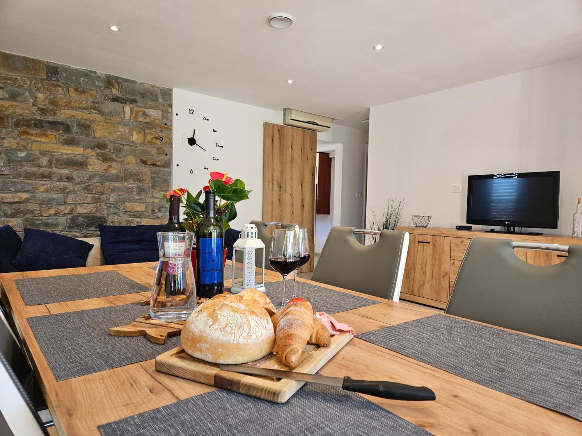 Casa Miranda - Family Comfort In A Quiet Area, Near The Sea, With Bbq And Free Parking Zgornje Skofije Extérieur photo